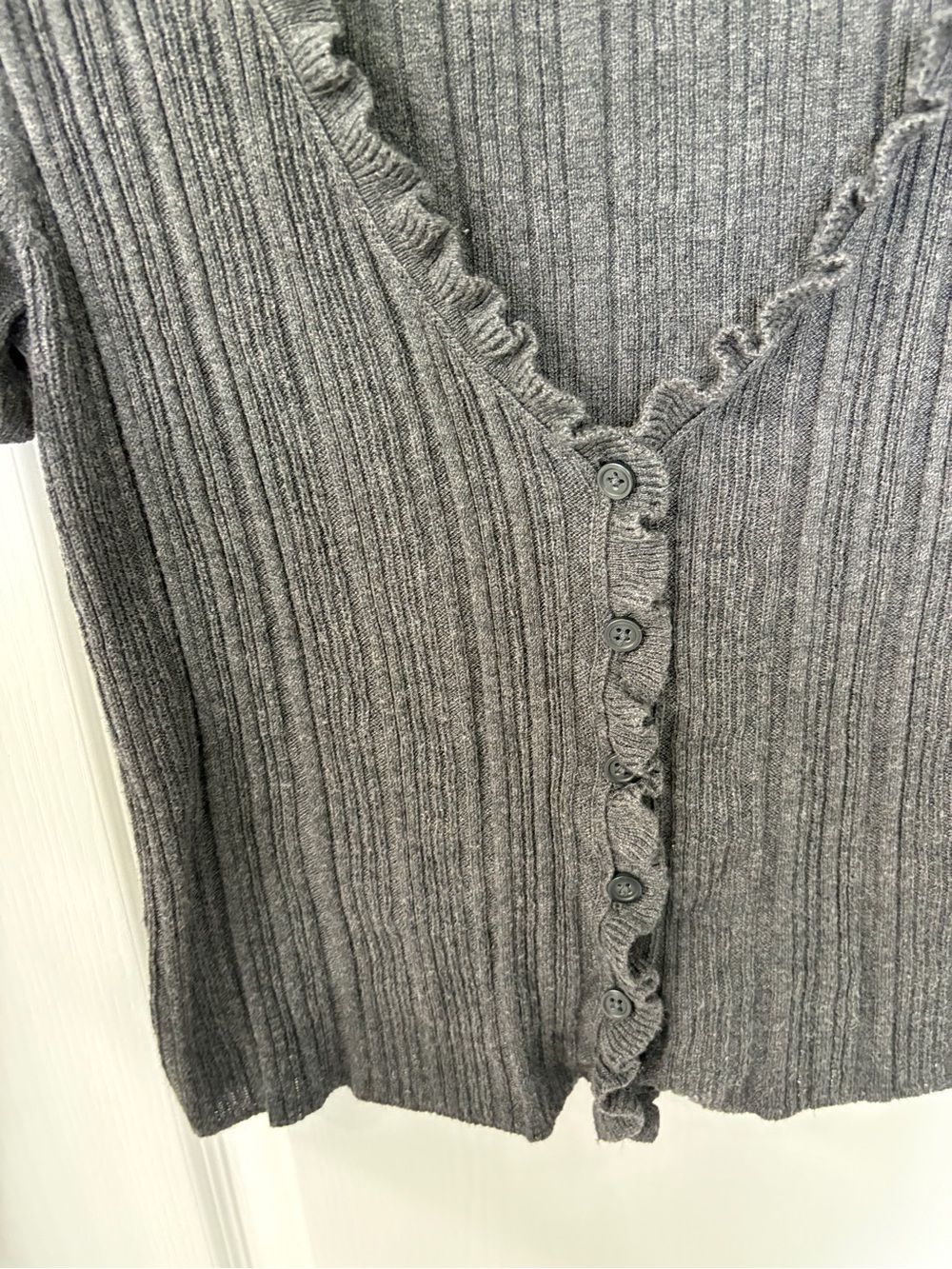 American Eagle Gray Cropped Lightweight Button Up Cardigan Size Large - Picture 2 of 5